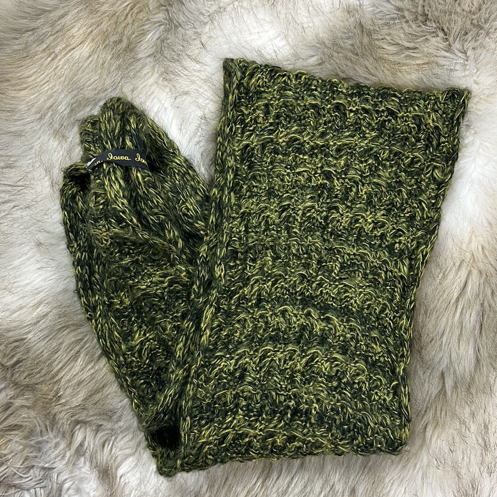 Iowa Hawkeye Infinity Scarf - Picture 3 of 6